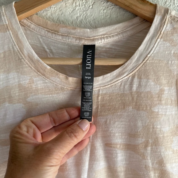 Vuori Tan Camo Sleeveless Muscle Tee Relaxed Fit Women’s Size Large - Picture 2 of 5